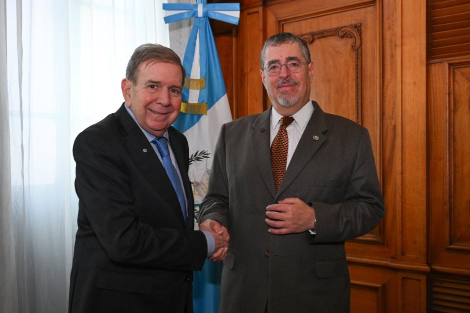 Reunión sostenida entre el presidente guatemalteco Bernardo Arévalo y Edmundo González, dirigente político venezolano. (Foto: Presidencia de Guatemala/Soy502)