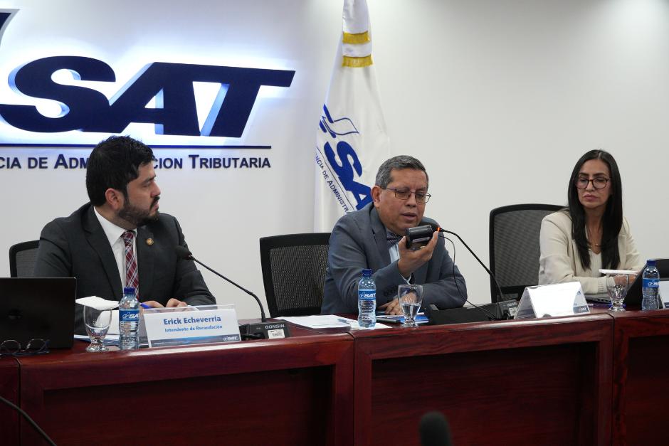 Las autoridades de la SAT encabezadas por Marco Livio Díaz, explicaron cómo se implementará la modalidad de emitir facturas por voz. (Foto: Wilder López/Soy502)