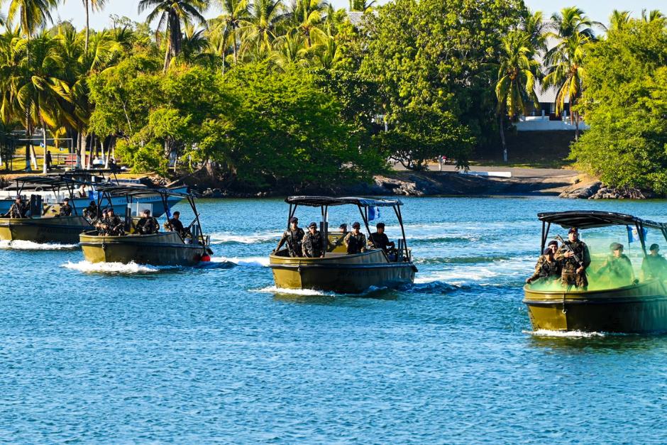 Las embarcaciones adquirida por la Marina de la Defensa Nacional fueron fabricadas en Colombia. (Foto: Ejército de Guatemala)