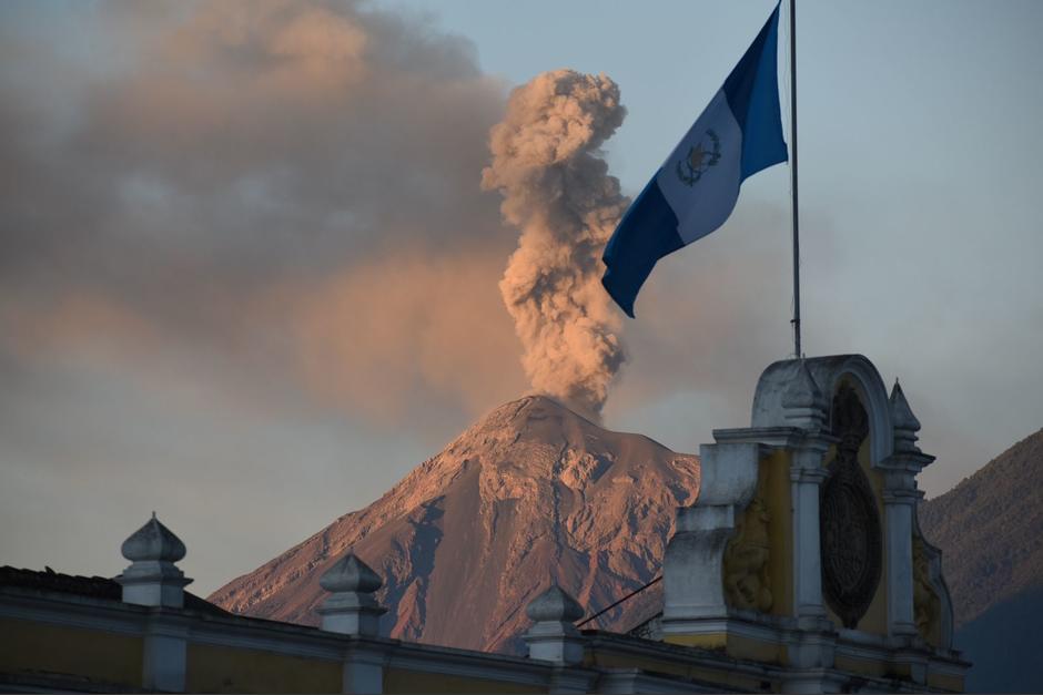 Alerta por actividad en el volcán de Fuego que produce caída de ceniza y fragmentos de rocas. (Foto: Fredy Hernández/Soy502)