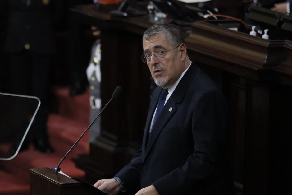 Durante la presentación de su primer informe de gobierno, Bernardo Arévalo habló sobre el apoyo que se brindará a los guatemaltecos deportados. (Foto: SCSP)