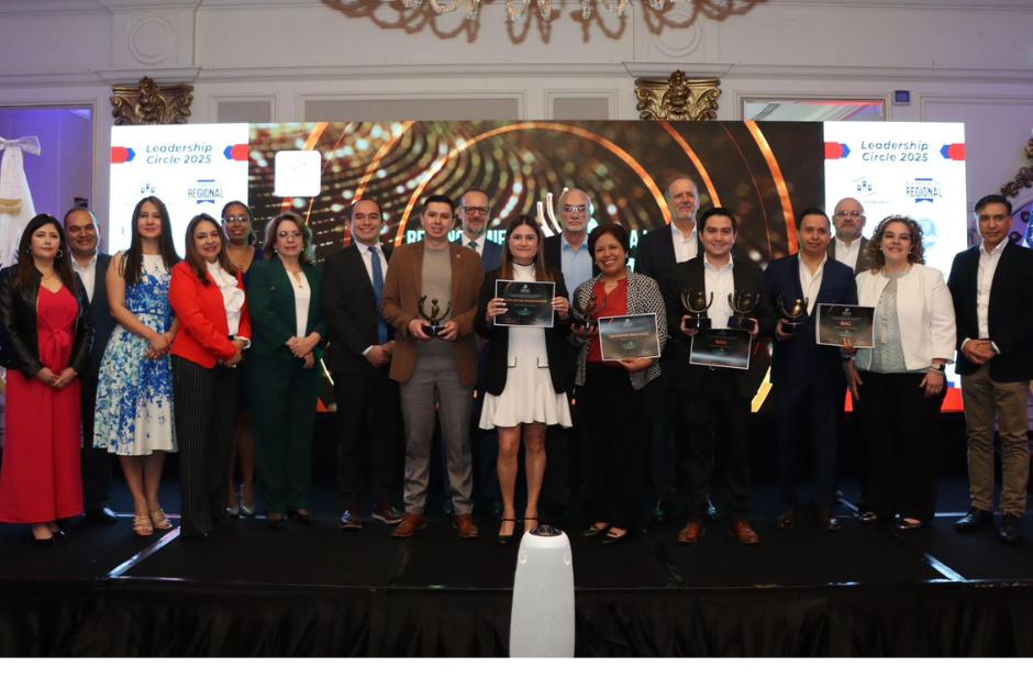 Reconocimiento a la Sostenibilidad Empresarial que otorgó AmCham Guatemala a las empresas socias. (Foto: Amcham/Soy502)