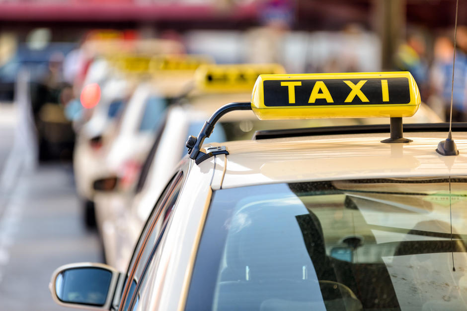 Taxista permitió que hombre ingresara al vehículo para juntos cometer un asalto a una pasajera. (Foto ilustrativa: Shutterstock)