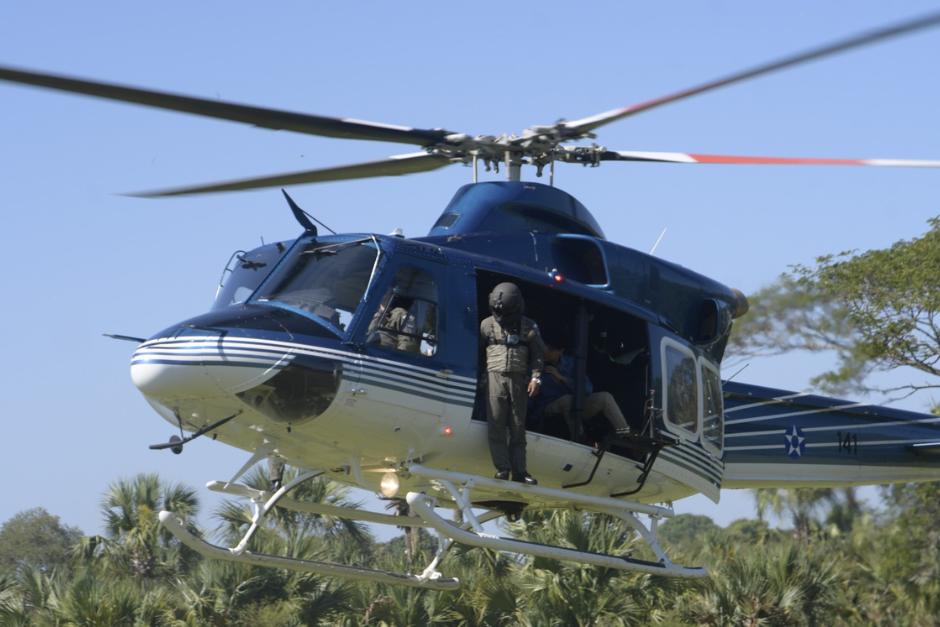 El Ejército de Guatemala dispersa semillas para regenerar manglares en esta área de Monterrico. (Foto: Ejército de Guatemala)