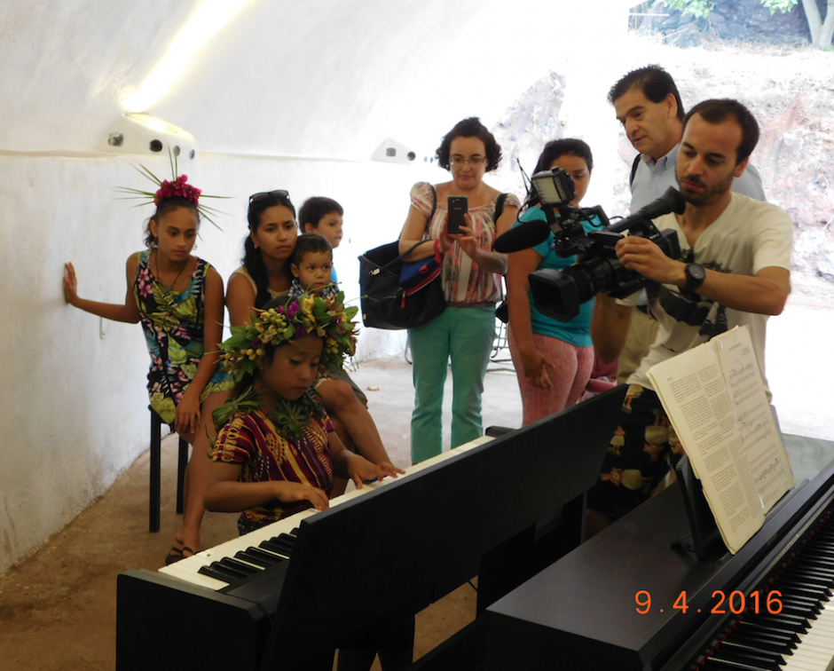 Su talento la ha llevado a participar fuera del país. En la foto aparece en una presentación en Chile. (Foto: Cortesía familia Tubac Toj ) 