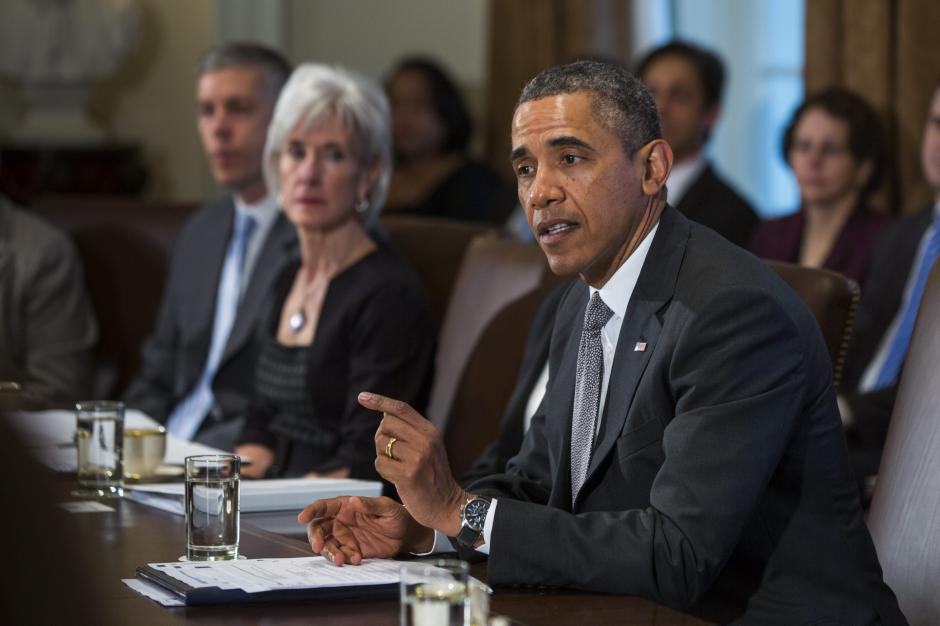 El presidente de Estados Unidos Barack Obama comparece ante los medios junto a su Consejo de Ministros, en la Casa Blanca, Washington DC, Estados Unidos. (Foto: EFE)
