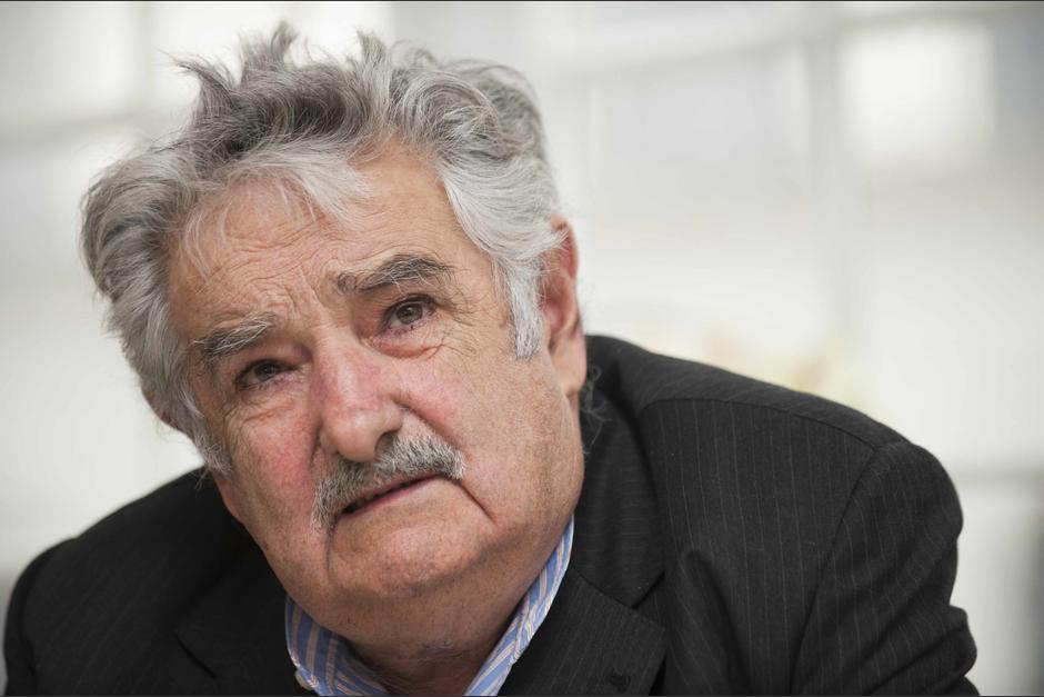 Tras dejar el gobierno, Pepe Mujica no ha abandonado la política. Ahora funge como senador en Uruguay. (Foto: Buzzquotes)