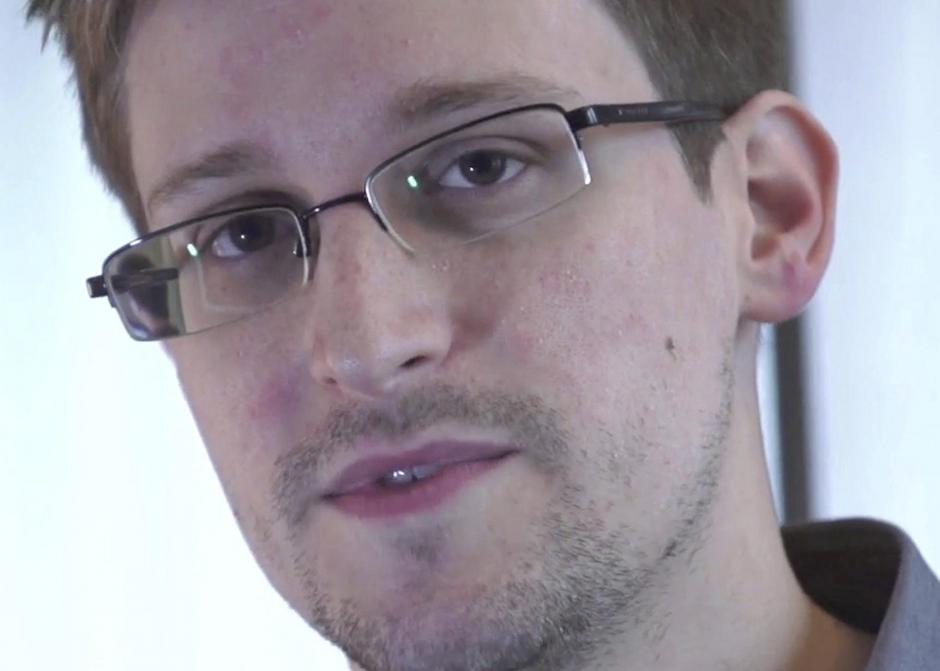 En la imagen un registro del exanalista estadounidense Edward Snowden, quien hoy vive en Rusia y que hace un año trabajaba para la NSA a través de la contratista Booz Allen Hamilton. (Foto: EFE/Archivo)