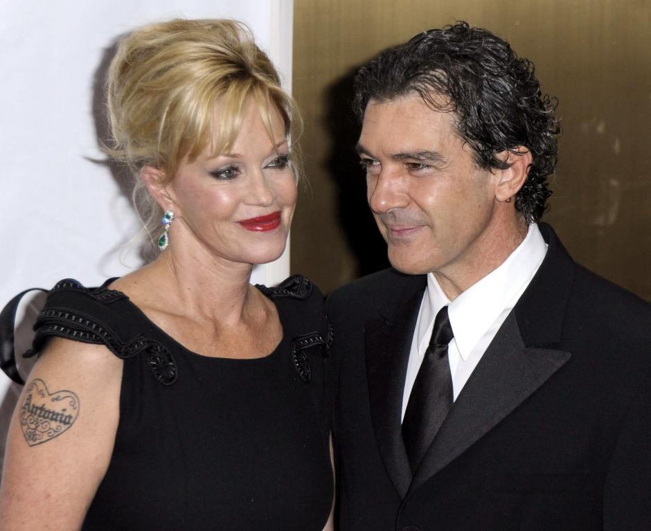 Fotografía del 13 de junio de 2010 del actor español Antonio Banderas y su esposa, la actriz Melanie Griffith, que habrían decidido poner fin a 18 años de matrimonio. (Foto: EFE/Archivo)