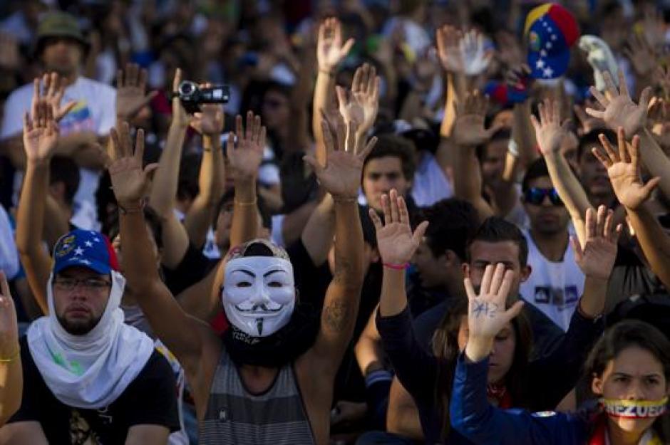 Los estudiantes venezolanos piden el fin de un gobierno opresor. (Foto: EFE).