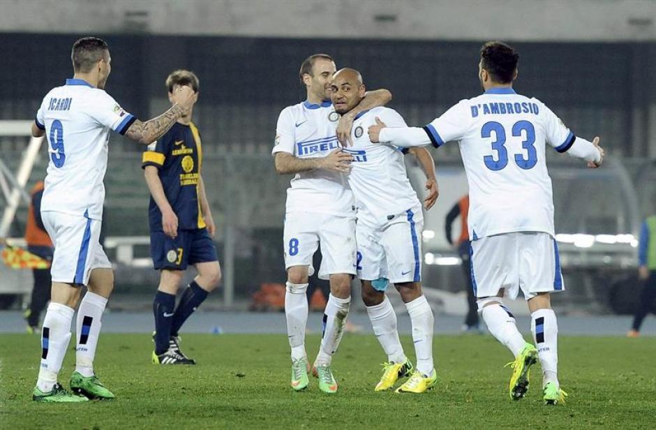 El brasileño Jonathan Cicero, quien anotó el segundo tanto del partido para el Inter al minuto 63, fue una de las figuras del partido que terminó con un triunfo para el equipo de Milán sobre el Verona. (Foto: EFE).