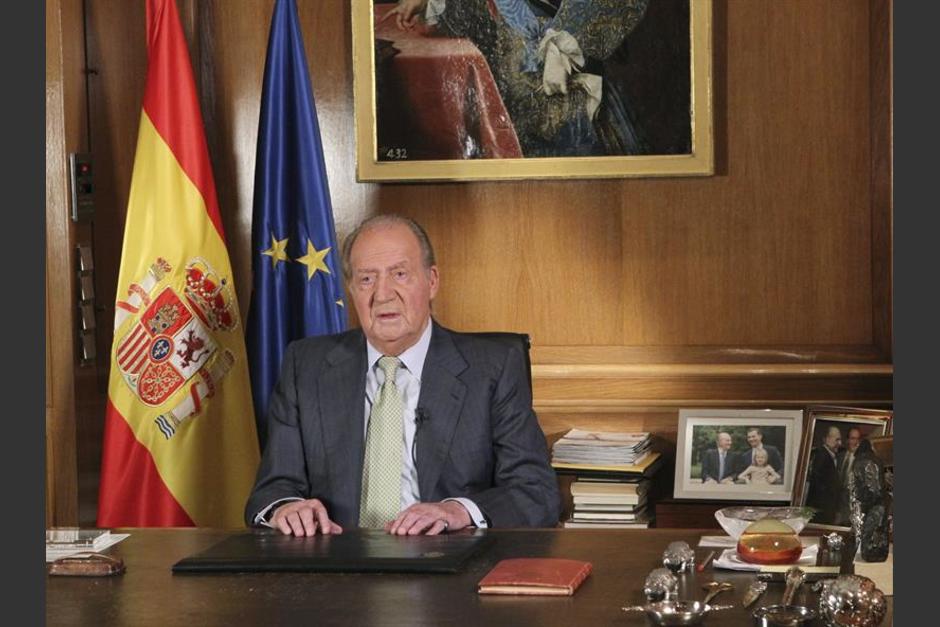 El rey Juan Carlos de España abdicó a la corona y comunicó su decisión a través de un mensaje televisivo. (Foto: EFE)