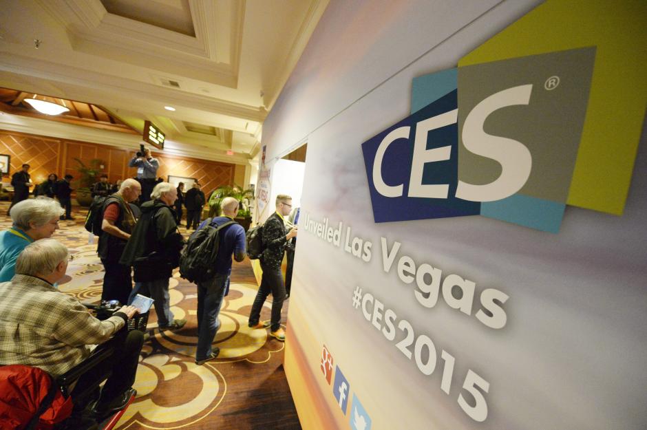 Los periodistas asisten a la conferencia de prensa de previsualización "Unveiled" para el 2015 International Consumer Electronics Show (CES) en el Centro de Convenciones Mandalay Bay de Las Vegas, Nevada, EE.UU. (Foto: EFE/Michael Nelson)