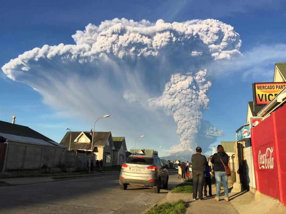 Esta es la vista general del volcán activo Calbuco este miércoles en Chile. &nbsp;(Foto: EFE)&nbsp;