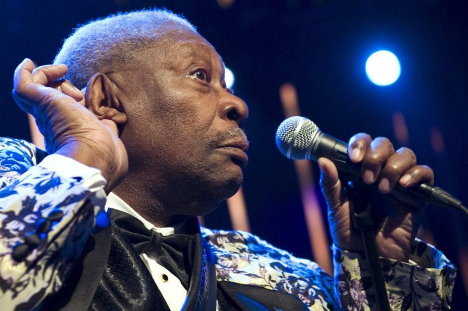 Fotografía tomada el 12 de julio de 2009 que muestra a la leyenda del Blues B.B. King durante un concierto en la 43 edición del Festival de Jazz de Montreux en Suiza. (Foto: EFE/Laurent Gillieron)