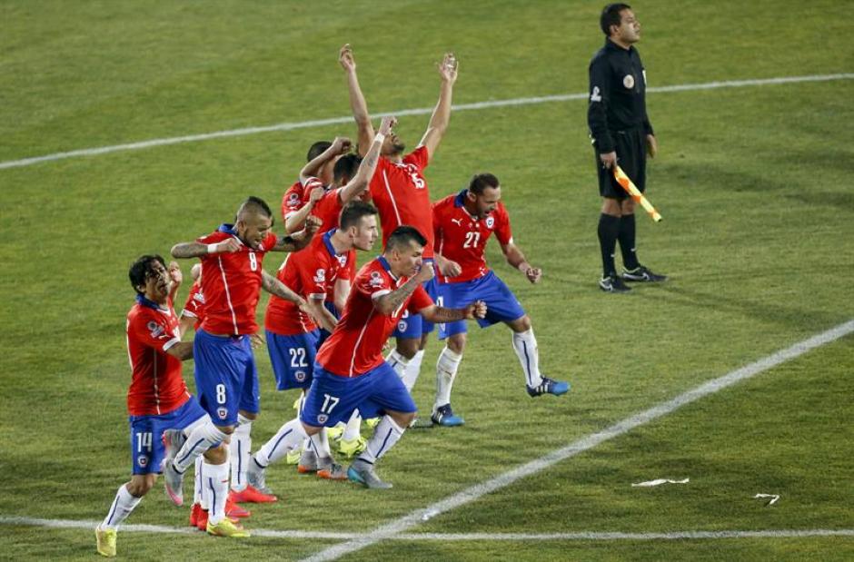 Así festejó Chile la victoria en los penales definitivos de la Copa América. (Foto: EFE)