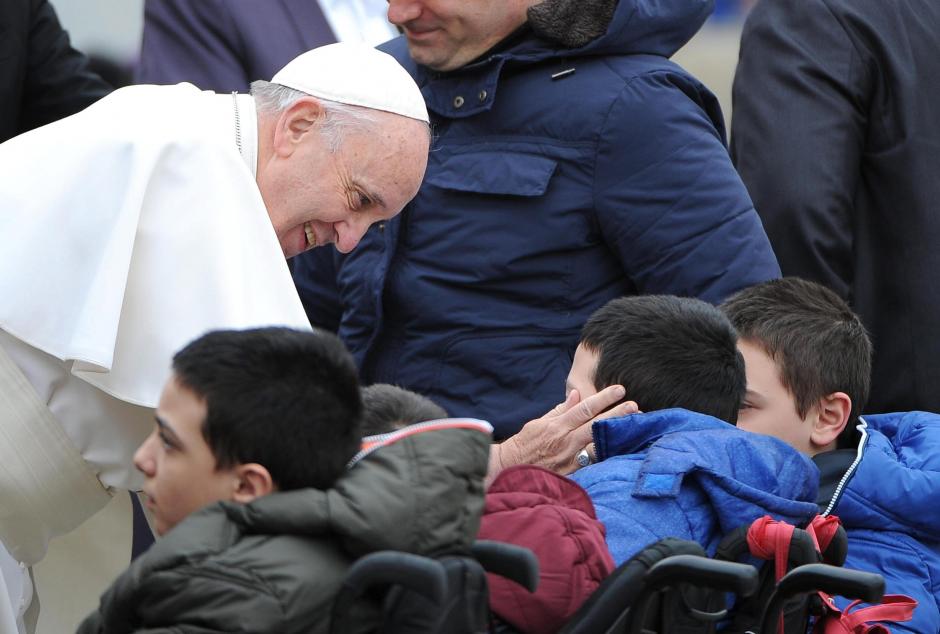 El sumo Pontífice dijo que el martirio de Romero empezó mucho antes de su muerte. (Foto: Efe)