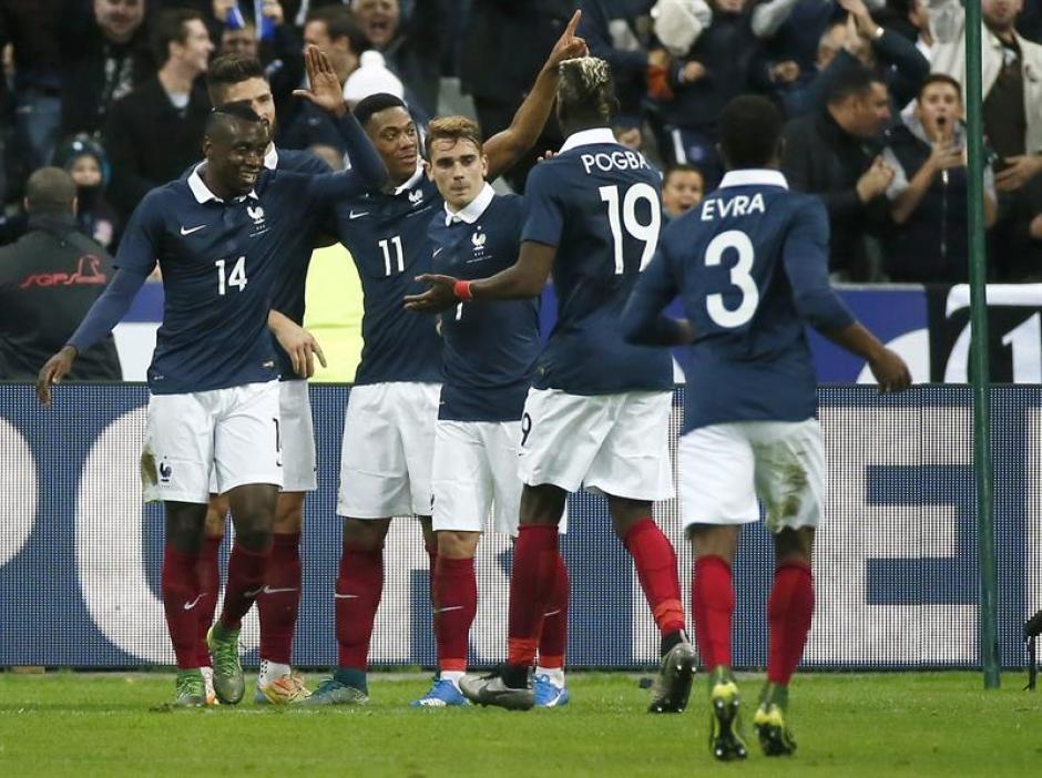 Francia celebró los goles de Giroud y Gignac en medio de la tragedia en Paris. (Foto: EFE)