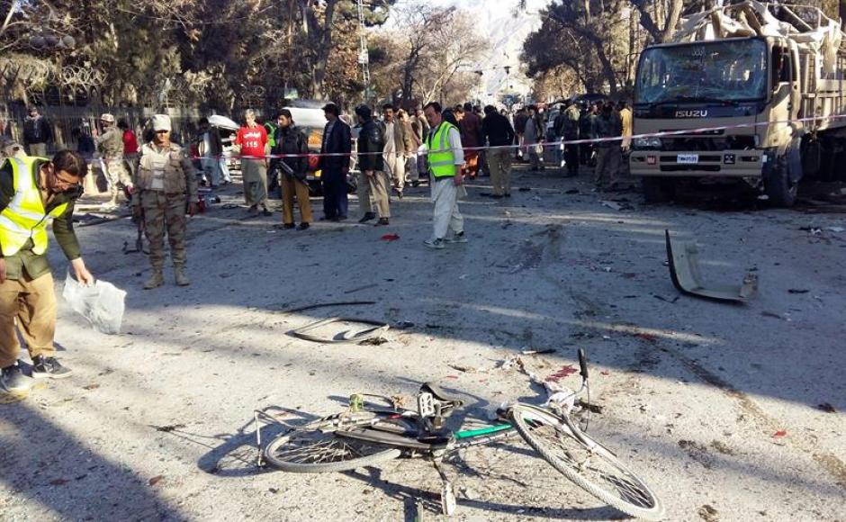 Al menos nueve personas murieron y 35 resultaron heridas en un atentado suicida con bomba contra un vehículo del Ejército en la ciudad de Quetta. (Foto: EFE)