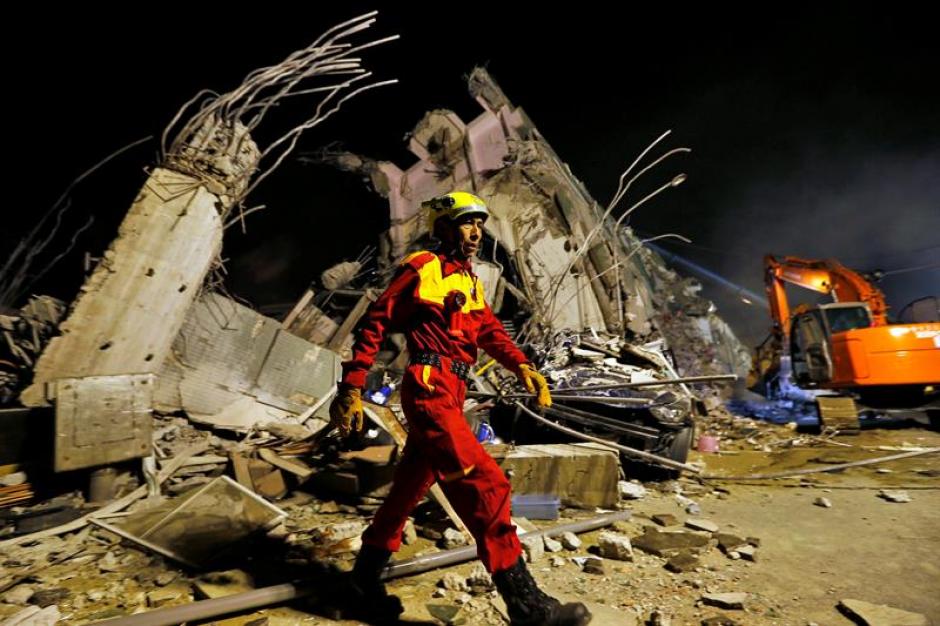 Los grupos de rescate reportan al menos 475 heridos. (Foto: EFE)