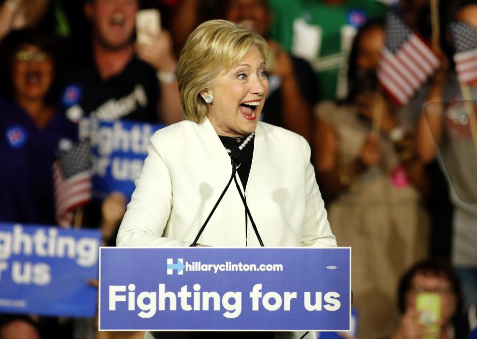 Hillary se mostró eufórica en Miami, Florida, donde esperó los resultados del supermartes. (Foto: EFE)