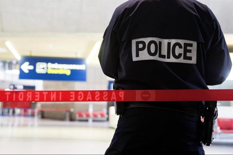 El aeropuerto de la ciudadde Bruselas fue afectado por dos explosiones que generaron pánico entre las personas que se disponían a viajar. (Foto EFE)