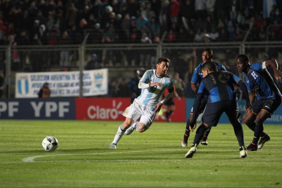 Messi salió de cambio al minuto 63 por la lesión. (Foto: EFE)&nbsp;