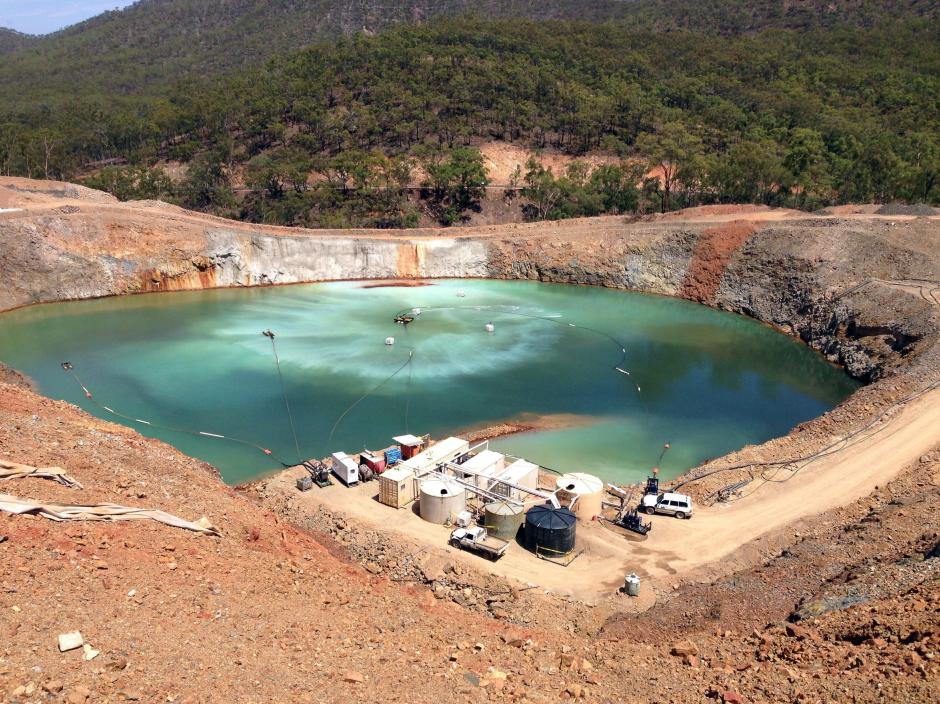 Fotografía de archivo facilitada por la Organización para la Investigación Industrial y Científica de la Mancomunidad de Australia (CSIRO) de una mina de Queensland, en el noreste de Australia, en la que una nueva técnica de bajo coste ha permitido reducir la presencia del lodo en las aguas residuales en un 90 por ciento. (Foto: EFE)