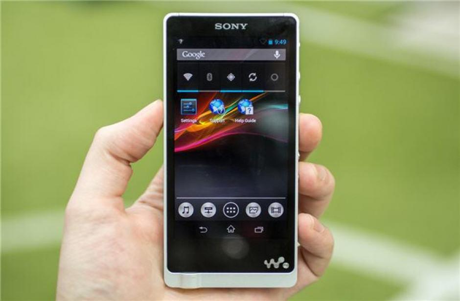 Sony Walkman NWZ-ZX1, es un reproductor multimedia que viene a competir con el iPod touch de Apple.