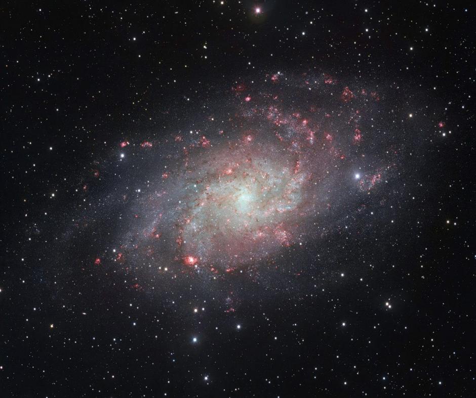Fotografía facilitada por el Observatorio Austral Europeo (ESO) ha logrado una de las imágenes más detalladas hasta la fecha de la Messier 33, la segunda gran galaxia más cercana a la Vía Láctea. (Foto: EFE)