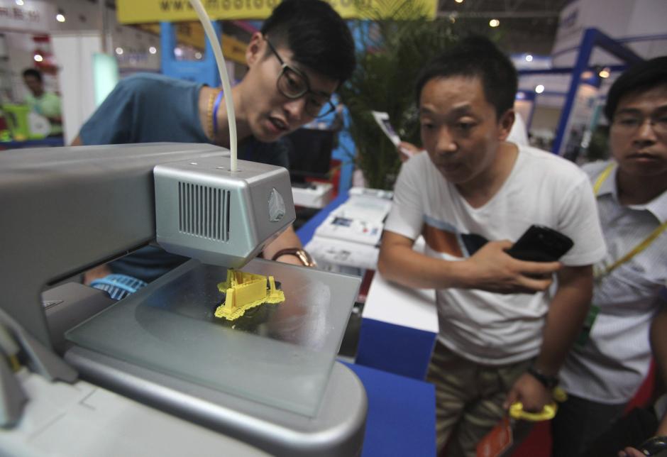 Una impresora en 3D expuesta en una feria en Qingdao (China) muestra el resultado de su tecnología el 15 de agosto de 2013. (Foto: EFE/Archivo)