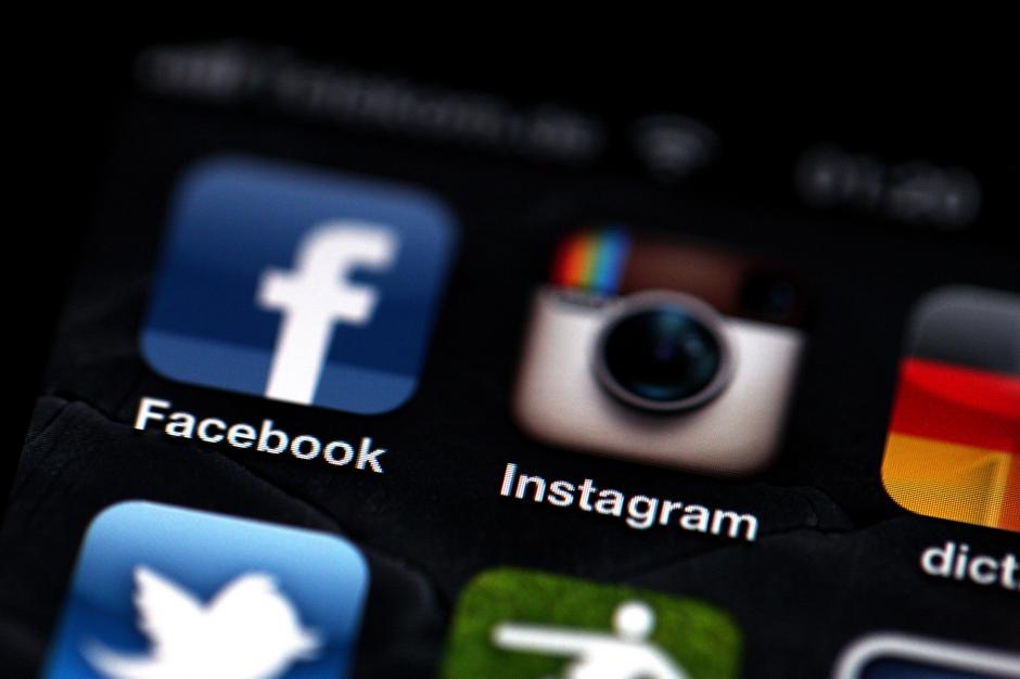 Antes del verano, Facebook era la red social más usada, con un 72% de adolescentes que la utilizaban de forma habitual, mientras que un 69% de ellos usaban Instagram, Twitter,&nbsp;63%. (Foto: EFE/Archivo)
