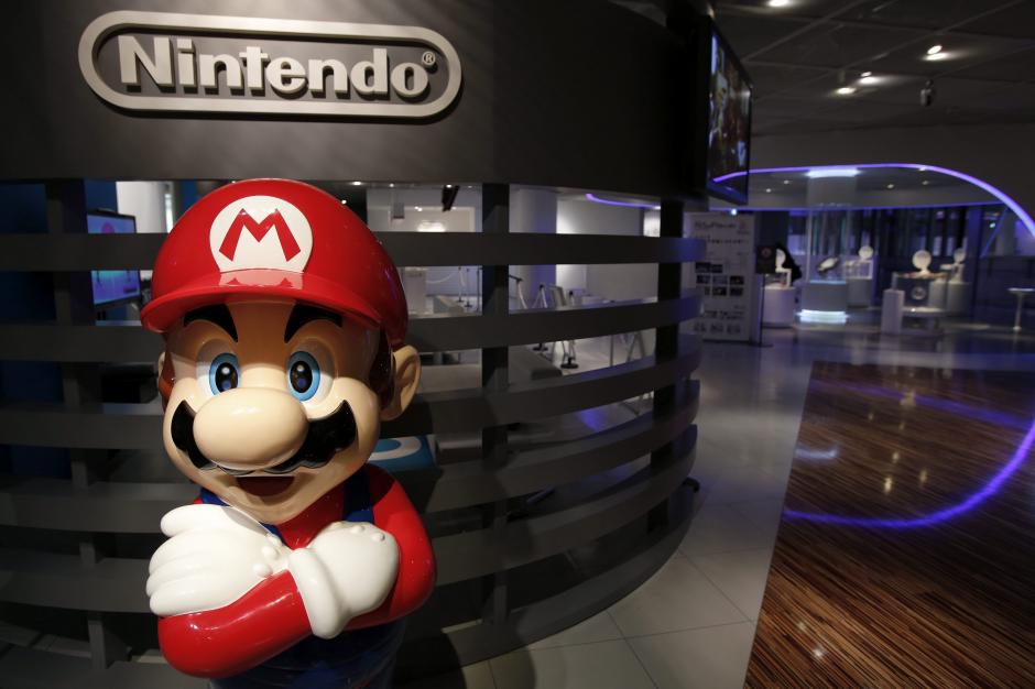 Fotografía que muestra una estatua del personaje de vídeojuegos Super Mario Bros en una sala de exposición del gigante nipón de los videojuegos Nintendo en Tokio, Japón. (Foto: EFE/Archivo)