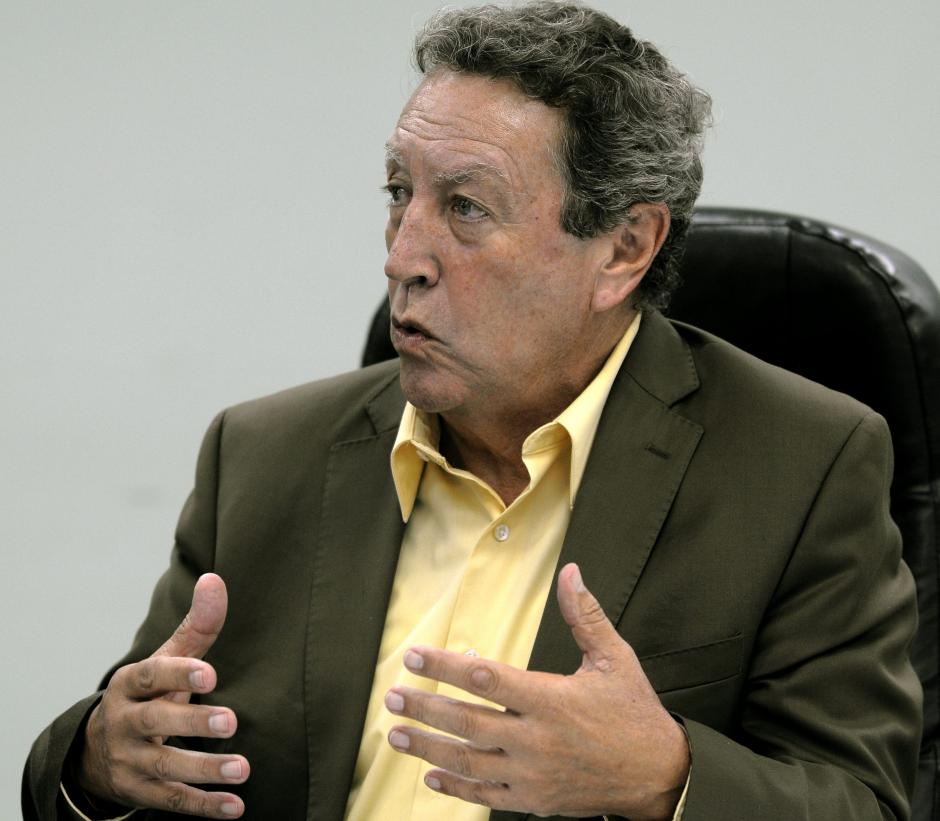 El expresidente Vinicio Cerezo señala que debe ser la población civil quien debería dirigir los destinos de Venezuela. (Foto: EFE)