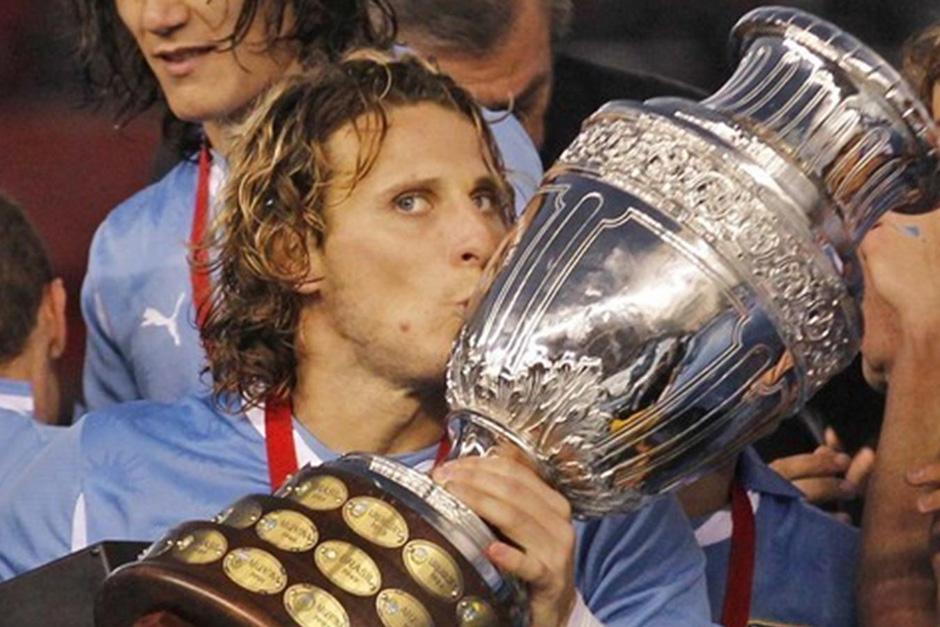 Forlán se coronó campeón en la Copa América 2011 junto a Uruguay. (Foto: eurosport.com)