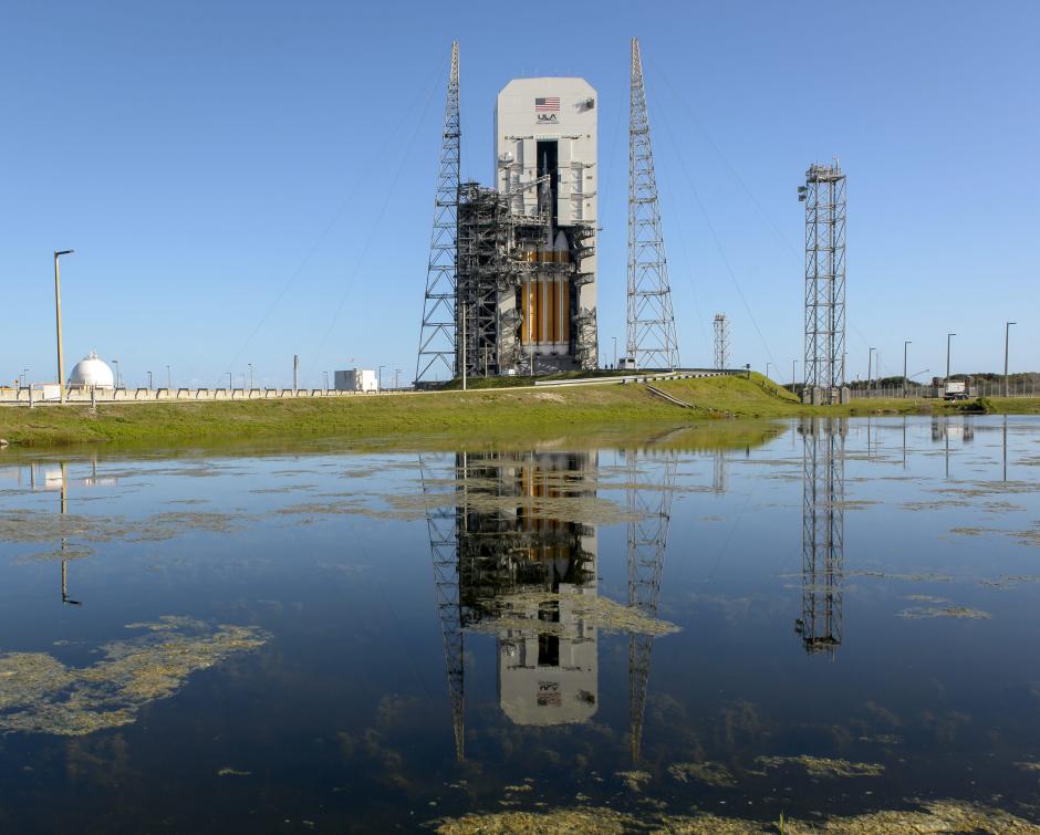 Fotografía de la nave espacial de la Nasa Orión montada en la Unidad de Lanzamiento Alliance Delta IV Heavy, donde el vehículo se encuentra bajo preparativos para su lanzamiento hoy, miércoles 3 de diciembre de 2014, en Cabo Cañaveral, Florida (EE.UU.). (Foto: EFE)
