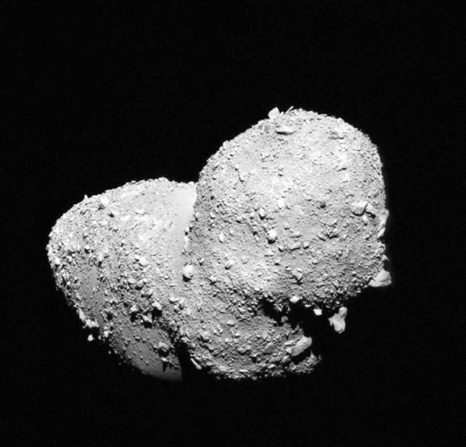Conocidos como "bolas de nieve sucias", los cometas son como cápsulas del tiempo de los orígenes del sistema solar, por eso el estudio de su interior es clave para reconstruir cómo fue la creación del Sistema Solar hace 4.600 millones de años. (Foto: EFE/Archivo)