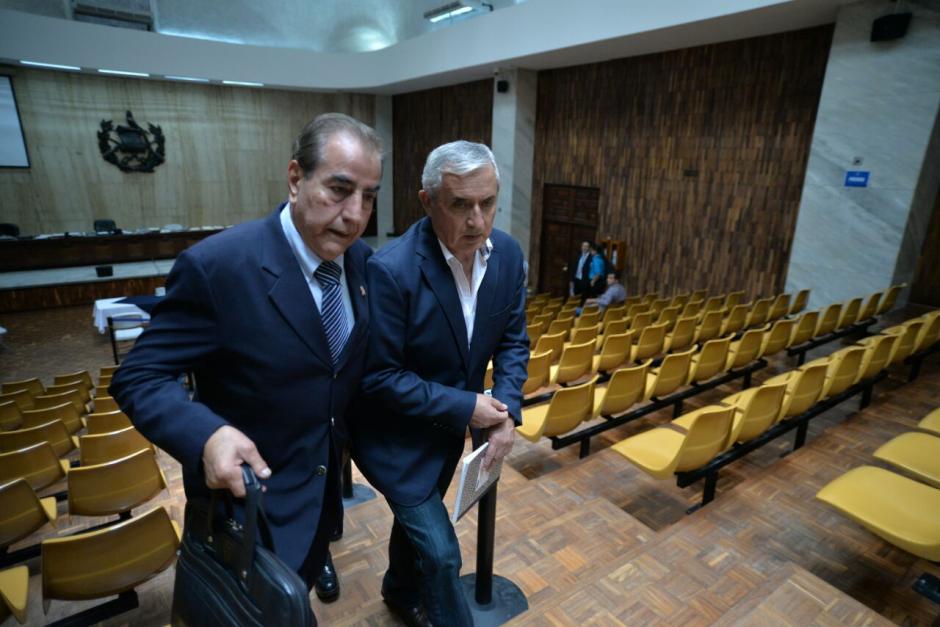 El abogado Marco Antonio Rossel habría llegado a la audiencia para informar a Otto Pérez de la muerte de Byron Lima. (Foto: Wilder López/Soy502) 