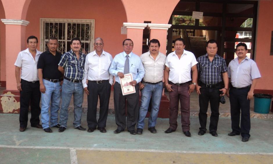 El alcalde Mauro Cobón junto a la corporación municipal de La Democracia, Huehuetenango. (Foto: Facebook Municipalidad de La Democracia, Huehuetenango)&nbsp;