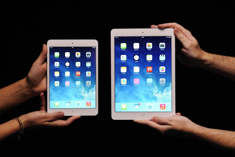 Los modelos de iPad Air (derecha) y iPad Mini, de Apple.