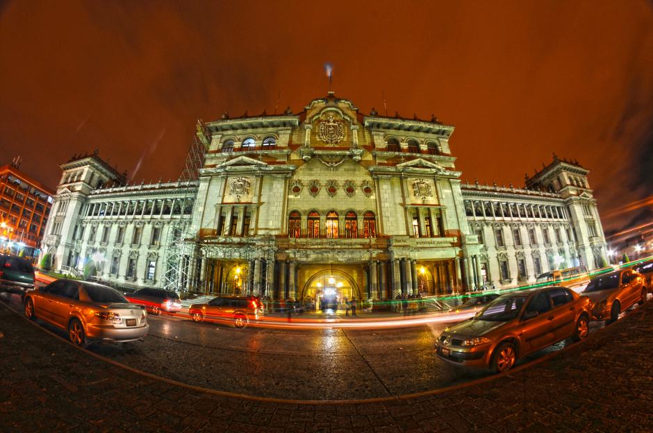 La primera piedra del edificación fue colocada el 4 de julio 1937, sin embargo hasta 1939 se iniciaron los trabajos. El arquitecto Rafael Pérez de León fue el encargado de la construcción del Palacio Nacional de la Cultura, que celebra su aniversario. (Foto: Esteban Biba/Soy502)