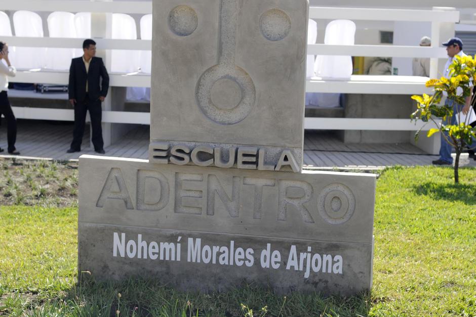 La visión de la fundación Adentro es poblar de esperanza la desolación que habita en el futuro de cada uno de los Guatemaltecos.