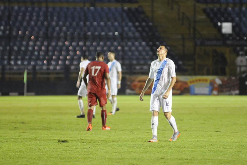 Marco Pablo Pappa se lamenta tras una de las acciones del juego entre Guatemala y Bermudas en el estadio Mateo Flores. (Foto: Pedro Mijangos/Soy502)