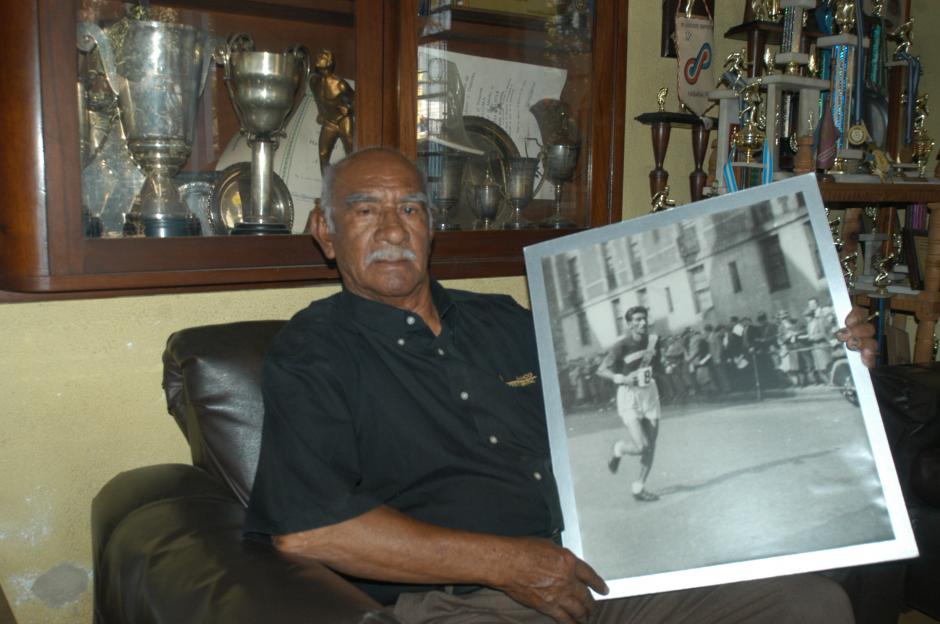 Ahora el estadio Mateo Flores se llamará Doroteo Guamuch Flores, en honor al mítico atleta guatemalteco. (Foto: Nuestro Diario)