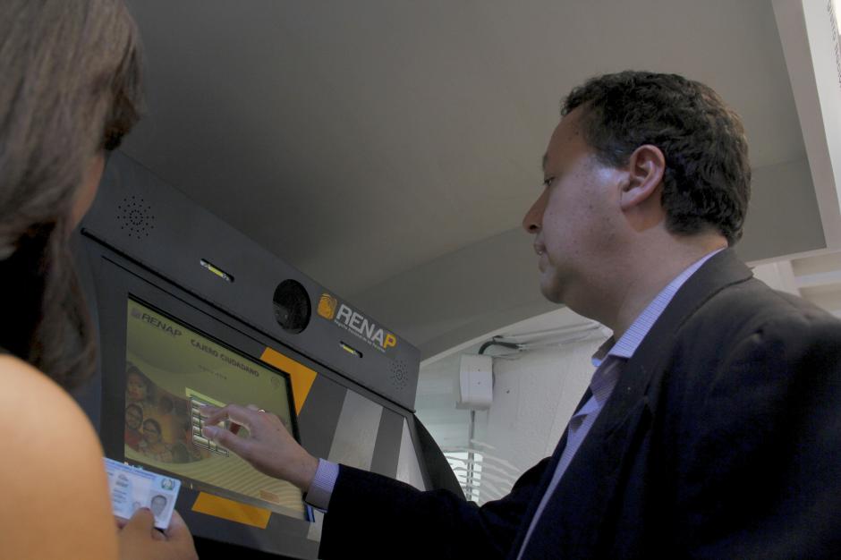 Los ciudadanos podrán acercarse al cajero ciudadano y tramitar sus documentos al instante. El precio subirá un cinco por ciento por ser un servicio electrónico. (Foto: Juan Diego Monroy/Soy502)