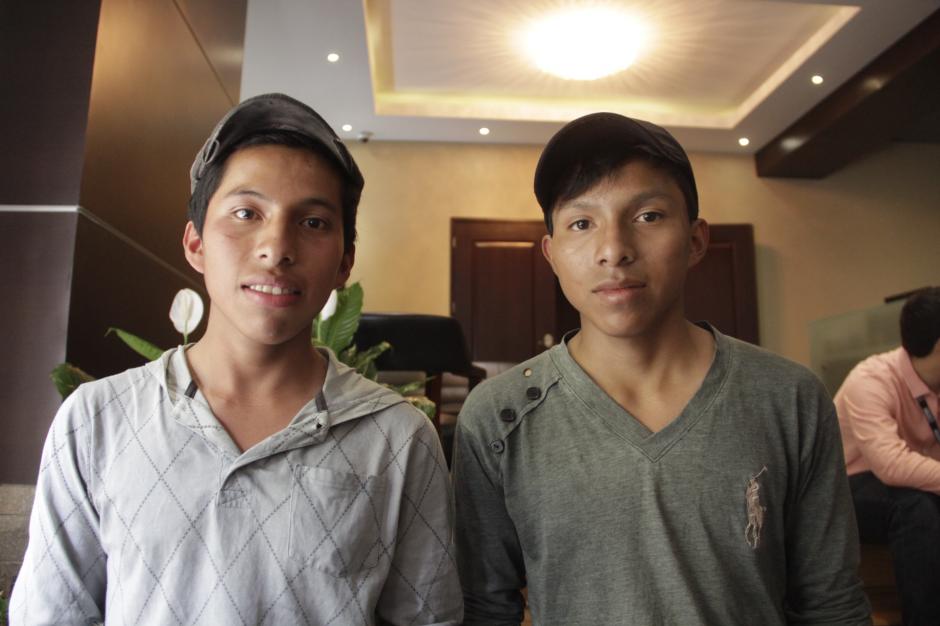 Mario y Carlos Daniel han impresionado a los guatemaltecos con su historia. Su vida se transformó de la noche a la mañana con una publicación de Facebook. (Foto: Fredy Hernández/Soy502)