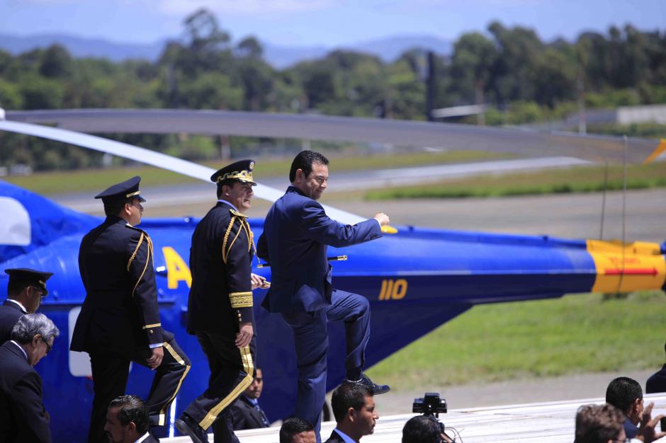 El presidente Morales bromeó cuando subió a la tarima presidencial. (Foto: Soy502)