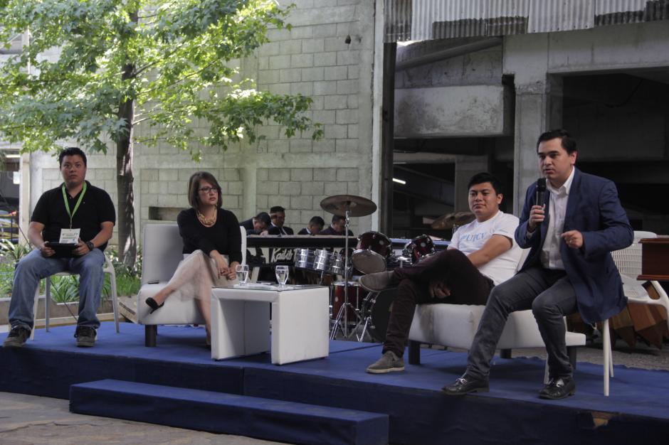 Cuatro emprendedores participaron en el foro exponiendo sus ideas y cómo éstas pueden contribuir a la prevención de la violencia. (Foto: Fredy Hernández/Soy502)