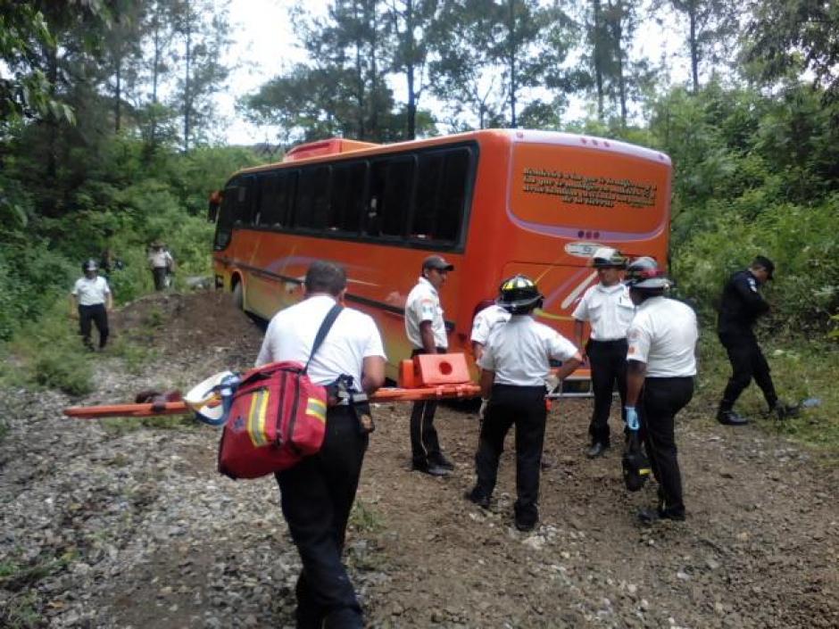 Un autobús con turistas salvadoreños sufrió desperfectos mecánicos en bajada de "Las Cañas". (Foto: @BVAntigua)