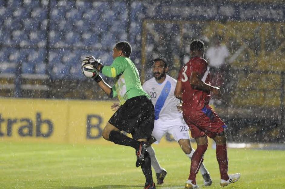 Carlos "El Pescado" Ruíz falló en la primera parte y en el segundo tiempo le fue anulado un gol. &nbsp;(Foto: Cortesía/NuestroDiario)